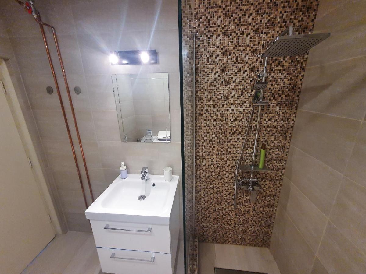 Charming Studio With City View 부쿠레슈티 외부 사진